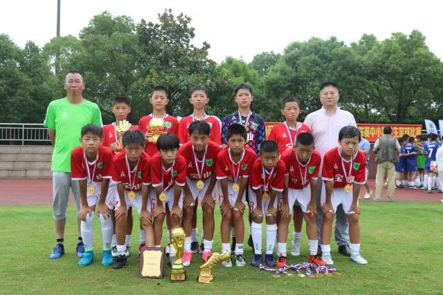 CBA比赛再现争议判罚 六大平台共同直播引热议